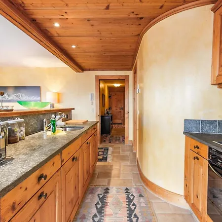 Apartment Spacious 2 Bedroom Close To The Sports Centre